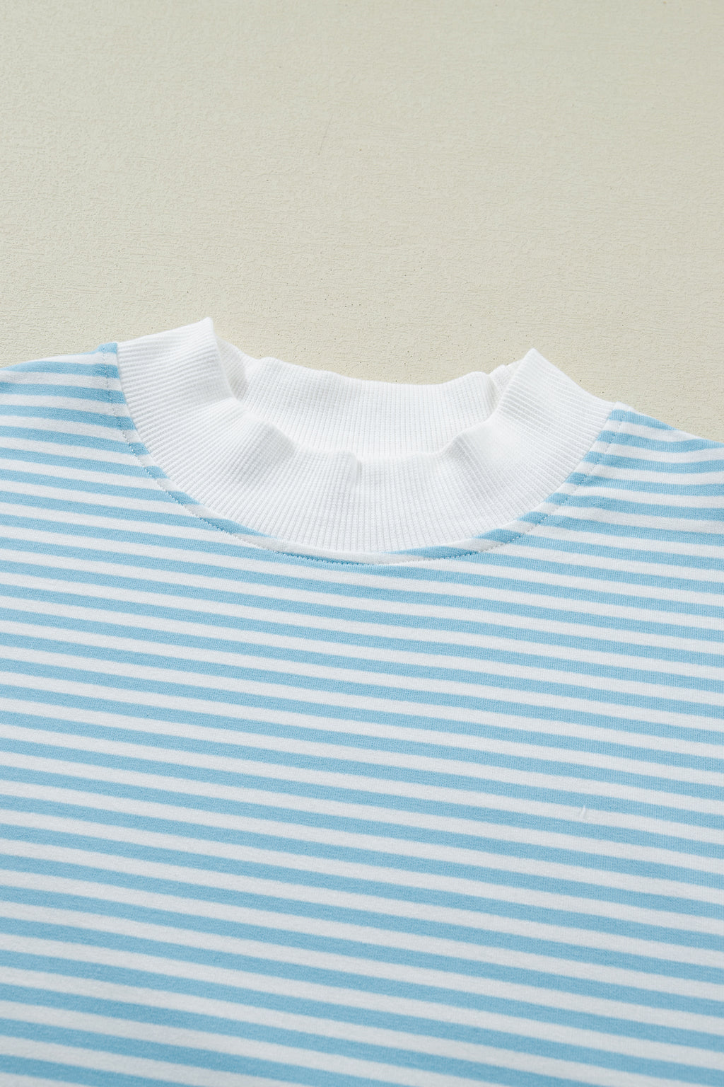 Green Stripe Cuffed Sleeve Contrast Mock Neck Tee Casual 2pcs Short Set