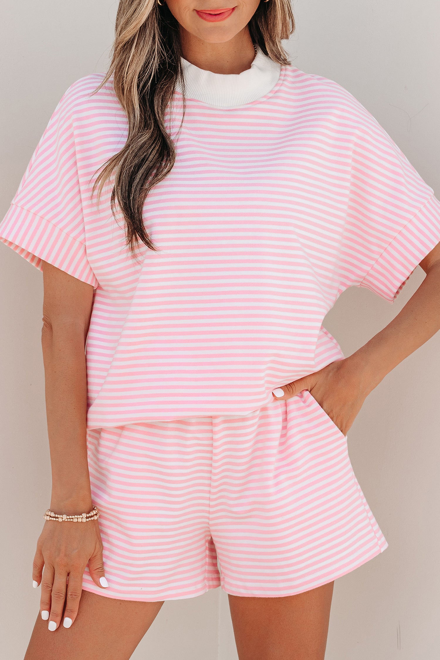 Green Stripe Cuffed Sleeve Contrast Mock Neck Tee Casual 2pcs Short Set