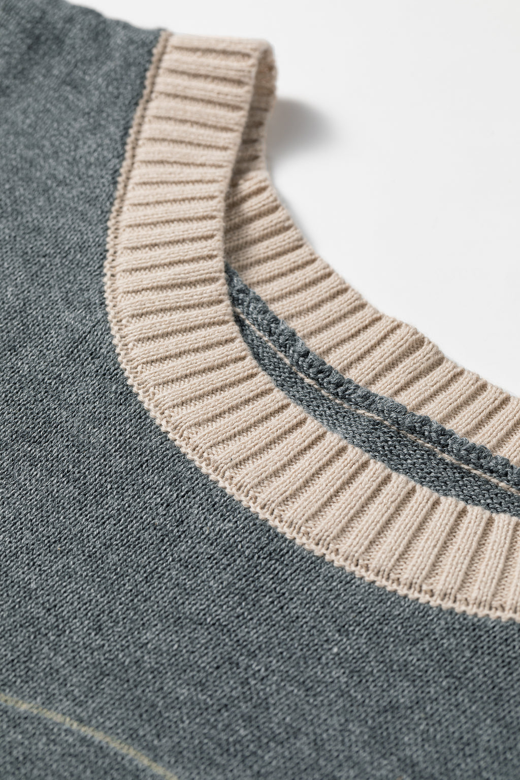 Gray Western Print Colorblock Trim Sleeveless Knitwear Vest