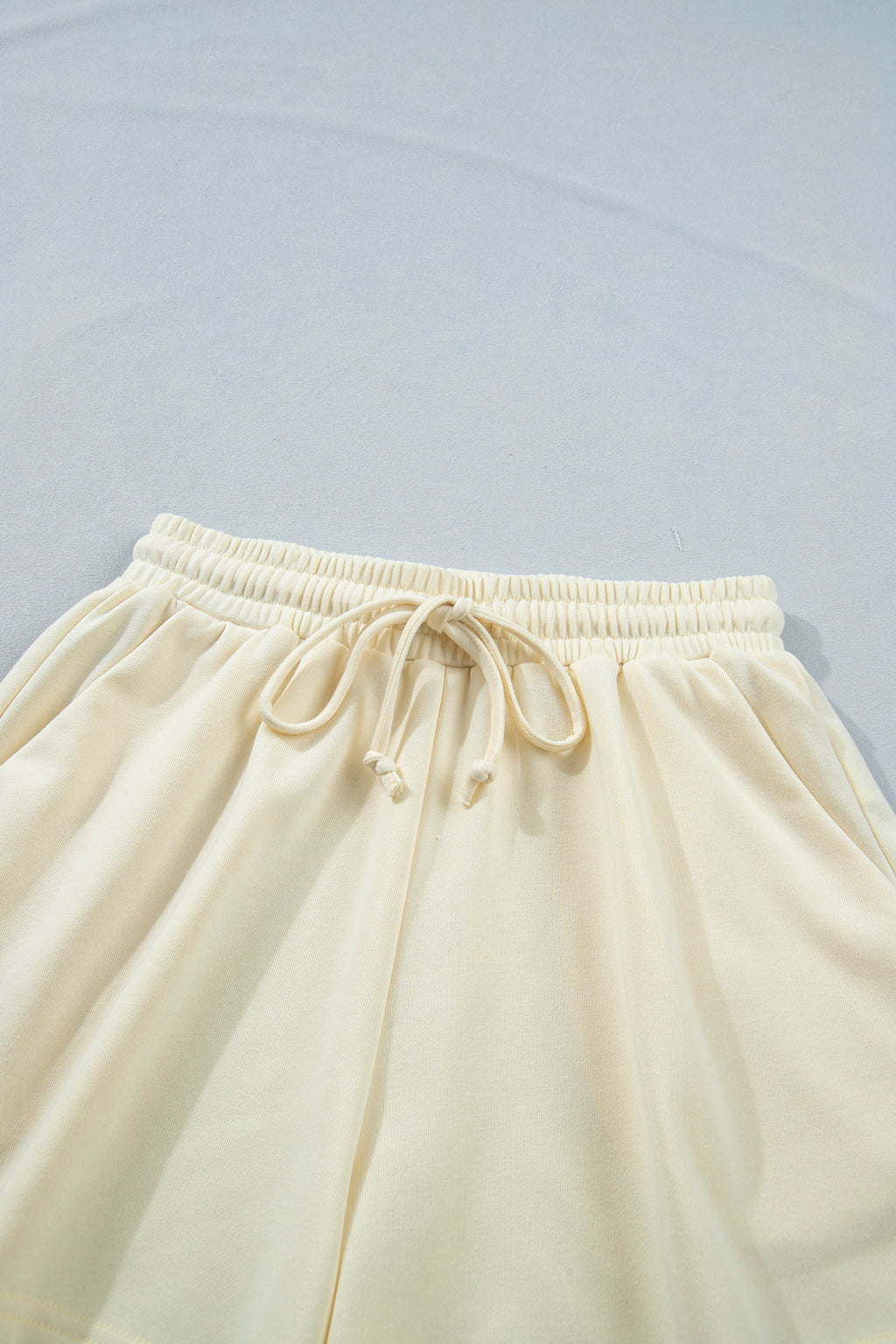 White Contrast Leopard Bow Patched V Neck Loose Tee Drawstring Shorts 2pcs Outfit